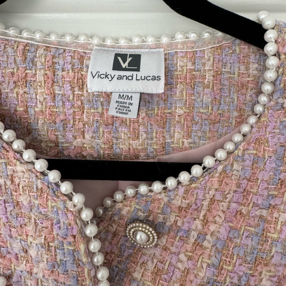 Vintage-Inspired Pearl Trim Tweed Blazer – Size Medium - Picture 4 of 7